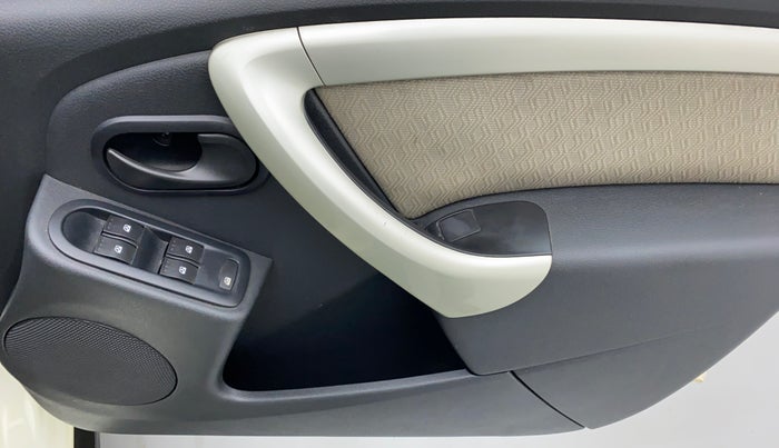2014 Renault Duster 85 PS RXL, Diesel, Manual, 65,287 km, Driver Side Door Panels Control