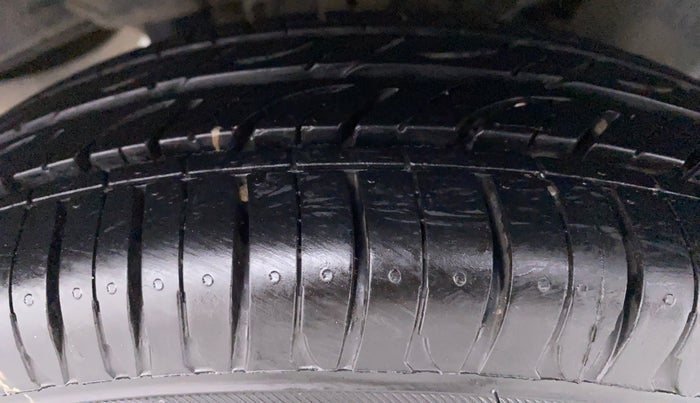 2015 Hyundai Eon ERA PLUS, Petrol, Manual, 60,837 km, Left Rear Tyre Tread