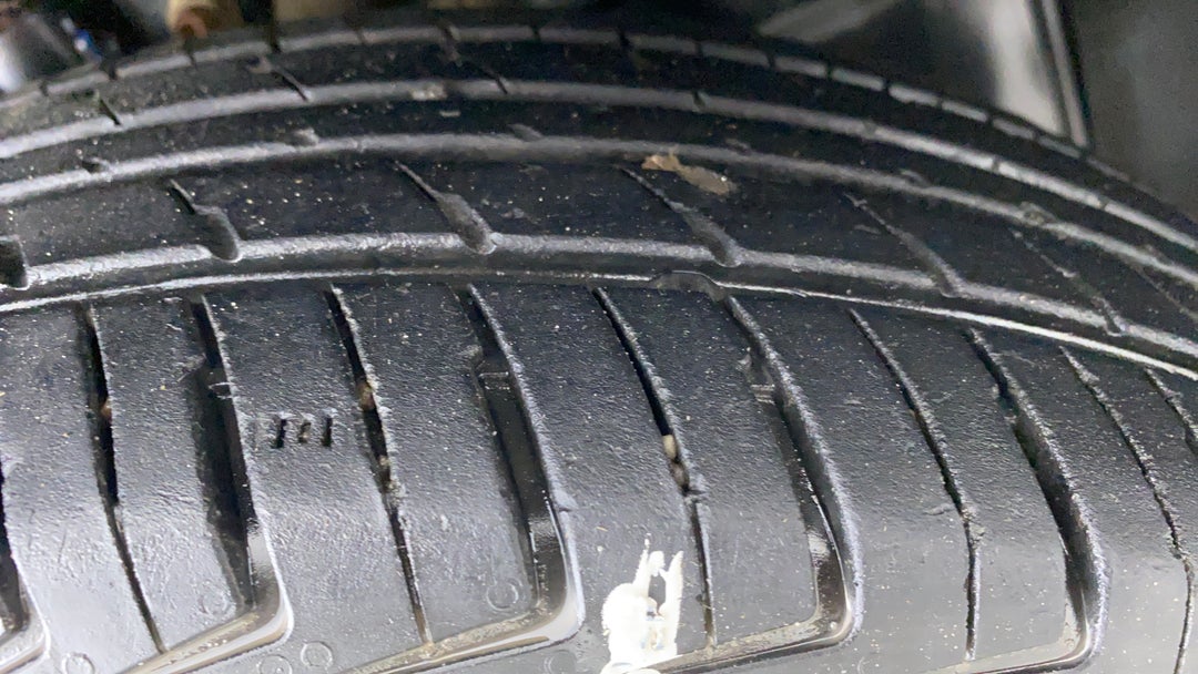 Right Front Tyre Tread