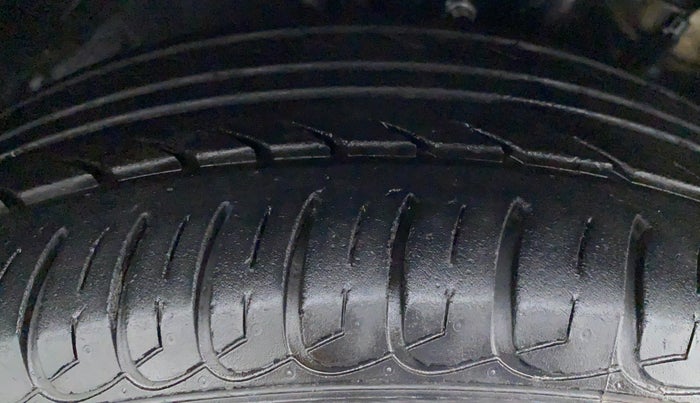 2015 Toyota Corolla Altis G, Petrol, Manual, 78,228 km, Left Rear Tyre Tread