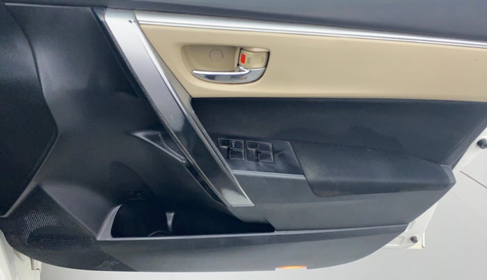 2015 Toyota Corolla Altis G, Petrol, Manual, 78,228 km, Driver Side Door Panels Control