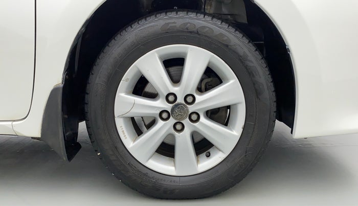 2015 Toyota Corolla Altis G, Petrol, Manual, 78,228 km, Right Front Wheel