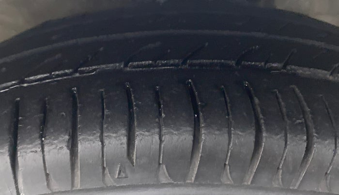 2015 Maruti Alto 800 LXI, Petrol, Manual, 41,247 km, Left Front Tyre Tread