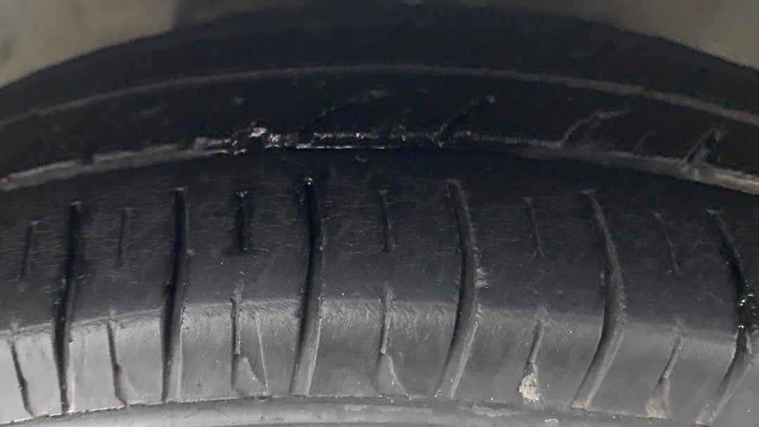 Right Front Tyre Tread