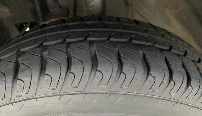 2015 Datsun Go T, Petrol, Manual, 33,363 km, Left Front Tyre Tread