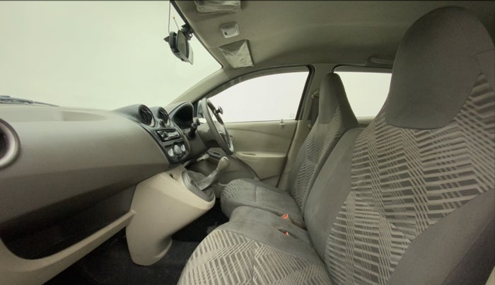2015 Datsun Go T, Petrol, Manual, 33,363 km, Right Side Front Door Cabin
