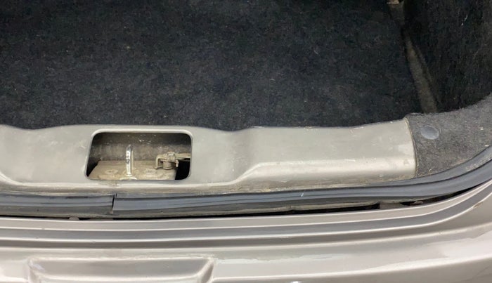 2015 Datsun Go T, Petrol, Manual, 33,363 km, Dicky (Boot door) - Weather strip has minor damage