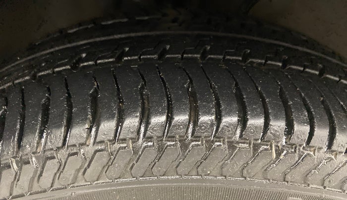 2019 Maruti Alto VXI, CNG, Manual, 20,623 km, Right Front Tyre Tread