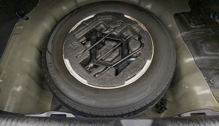 2014 Hyundai New Elantra 1.6 SX MT DIESEL, Diesel, Manual, 1,10,933 km, Spare Tyre