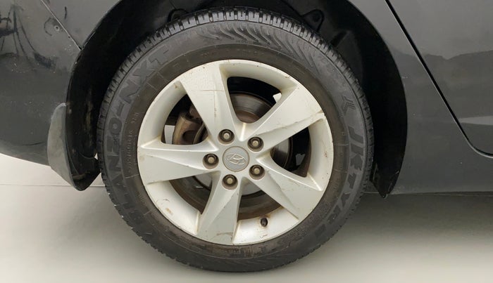 2014 Hyundai New Elantra 1.6 SX MT DIESEL, Diesel, Manual, 1,10,933 km, Right Rear Wheel