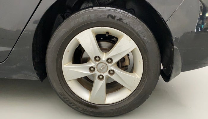 2014 Hyundai New Elantra 1.6 SX MT DIESEL, Diesel, Manual, 1,10,878 km, Left Rear Wheel