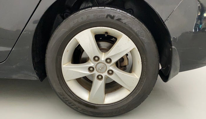 2014 Hyundai New Elantra 1.6 SX MT DIESEL, Diesel, Manual, 1,10,933 km, Left Rear Wheel