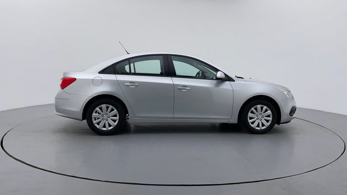 Chevrolet Cruze-Right Side View