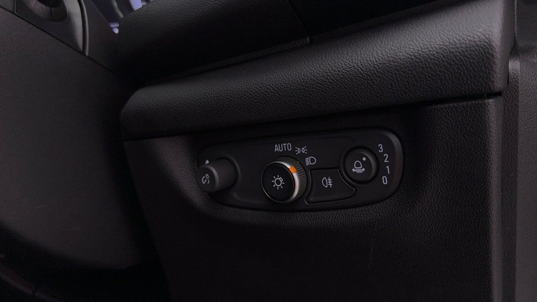 2018 Holden Commodore Rs, Automatic, 125498 km, Utility Switches/Buttons