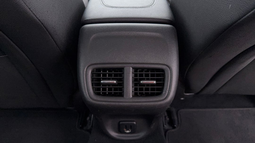 2018 Holden Commodore Rs, Automatic, 125498 km, Rear A/C Vent