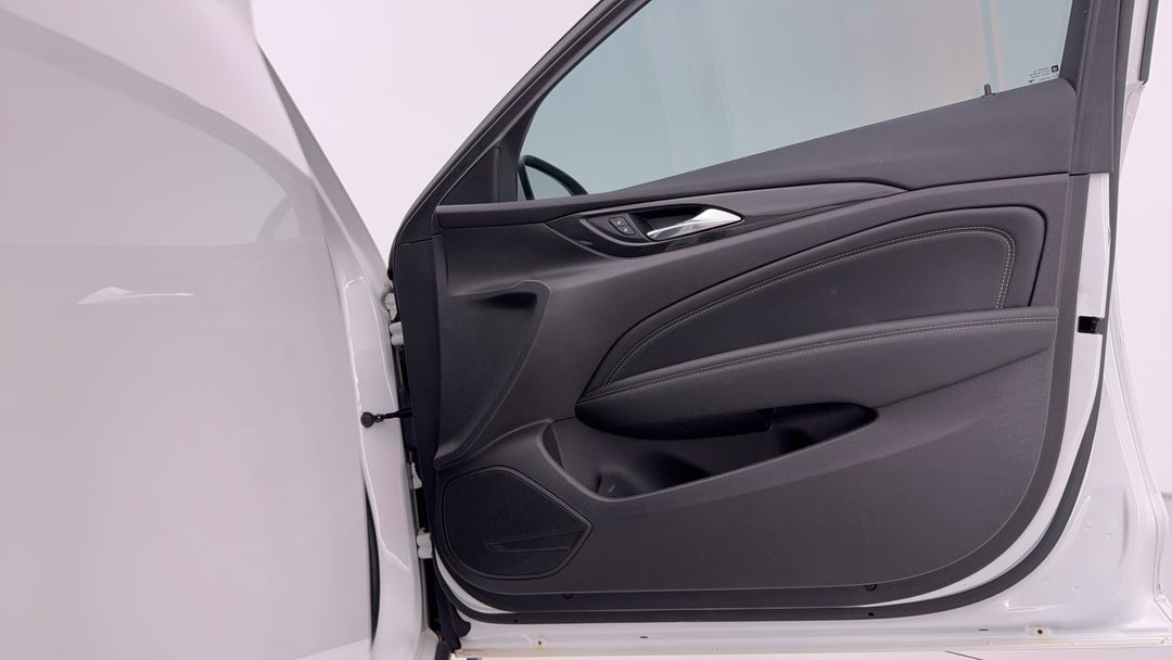 2018 Holden Commodore Rs, Automatic, 125498 km, Speaker View