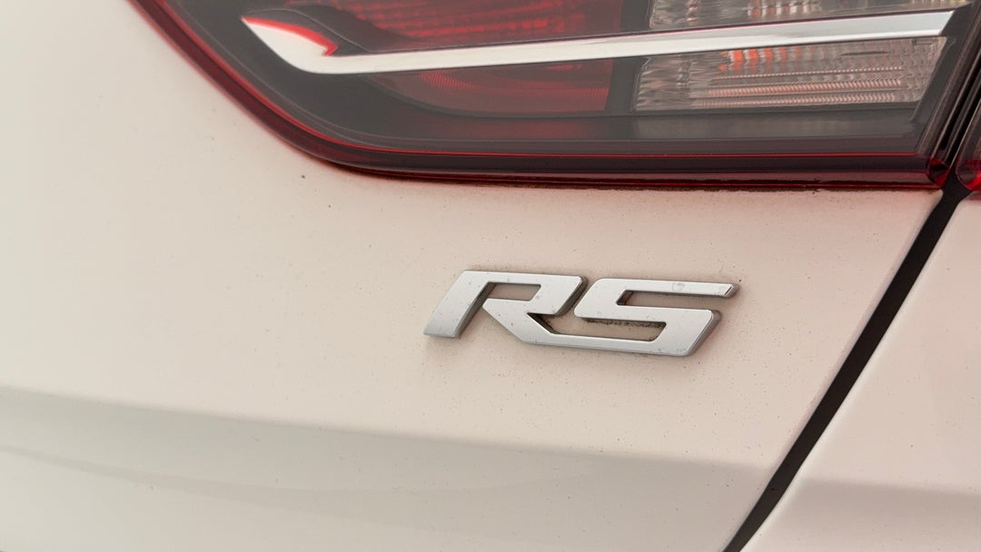 2018 Holden Commodore Rs, Automatic, 125498 km, Badge (Boot Right Side)