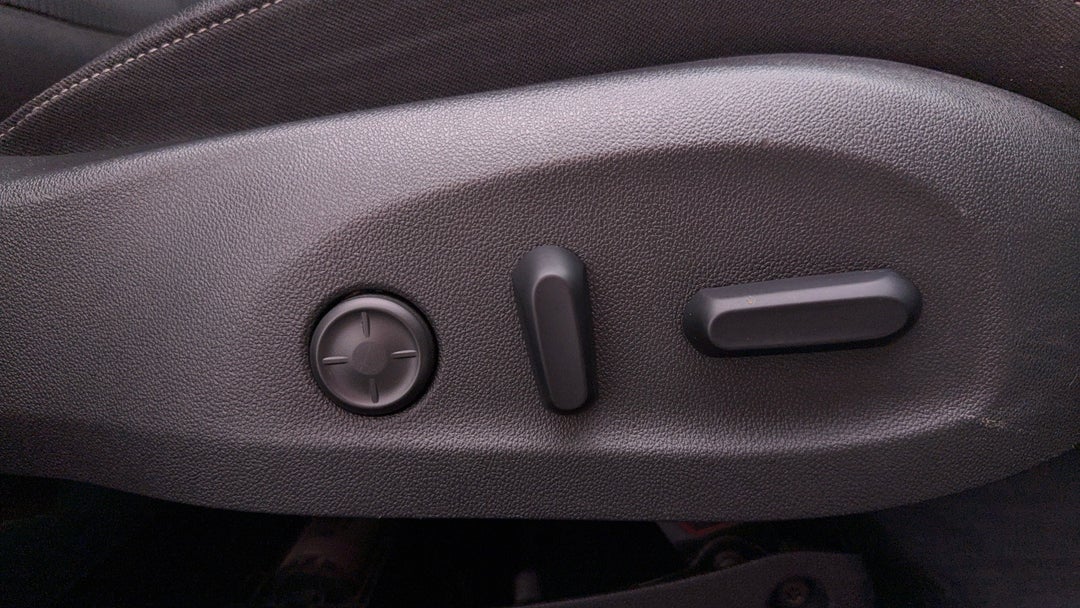 2018 Holden Commodore Rs, Automatic, 125498 km, Drivers Side Adjustment Panel