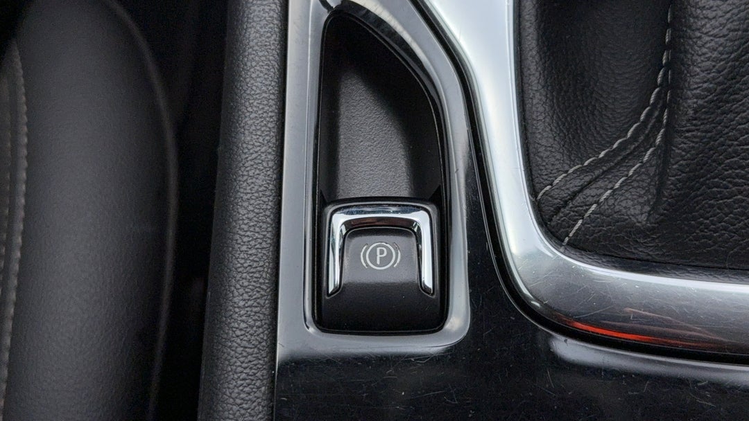 2018 Holden Commodore Rs, Automatic, 125498 km, Handbrake