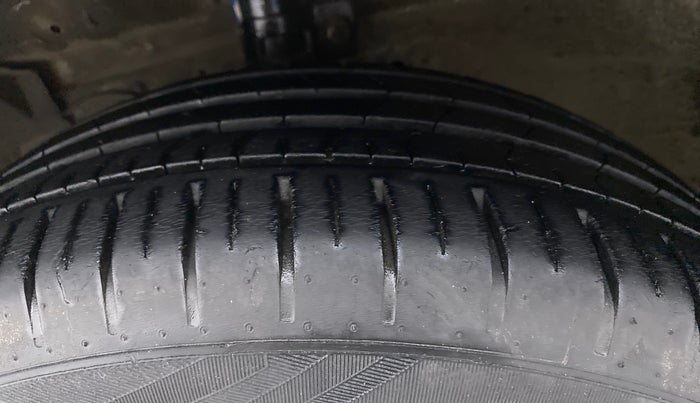 2019 Maruti Ciaz ALPHA 1.5 SHVS PETROL, Petrol, Manual, 34,579 km, Left Front Tyre Tread