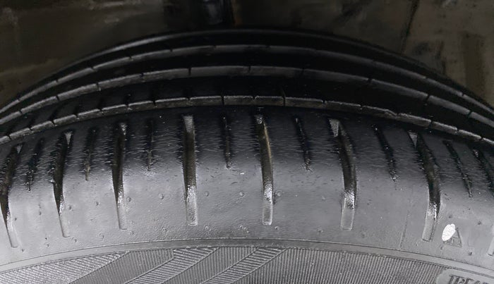 2019 Maruti Ciaz ALPHA 1.5 SHVS PETROL, Petrol, Manual, 34,579 km, Right Front Tyre Tread
