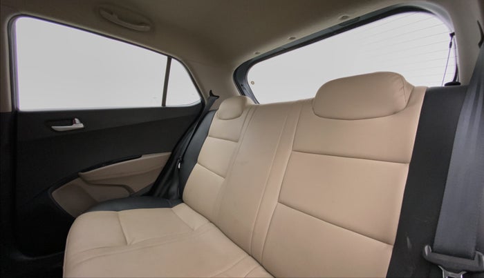 2016 Hyundai Grand i10 SPORTZ 1.2 KAPPA VTVT, Petrol, Manual, 21,825 km, Right Side Rear Door Cabin