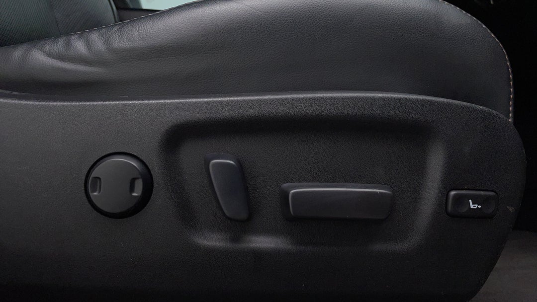 2017 Toyota Kluger Gxl (4x2), Automatic, 94659 km, Drivers Side Adjustment Panel