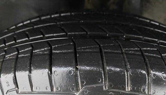 2011 Maruti Zen Estilo LXI, Petrol, Manual, 62,317 km, Left Front Tyre Tread