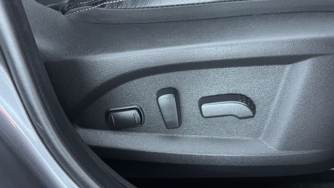 2023 Renault Koleos Zen (4x2), Automatic, 63268 km, Drivers Side Adjustment Panel