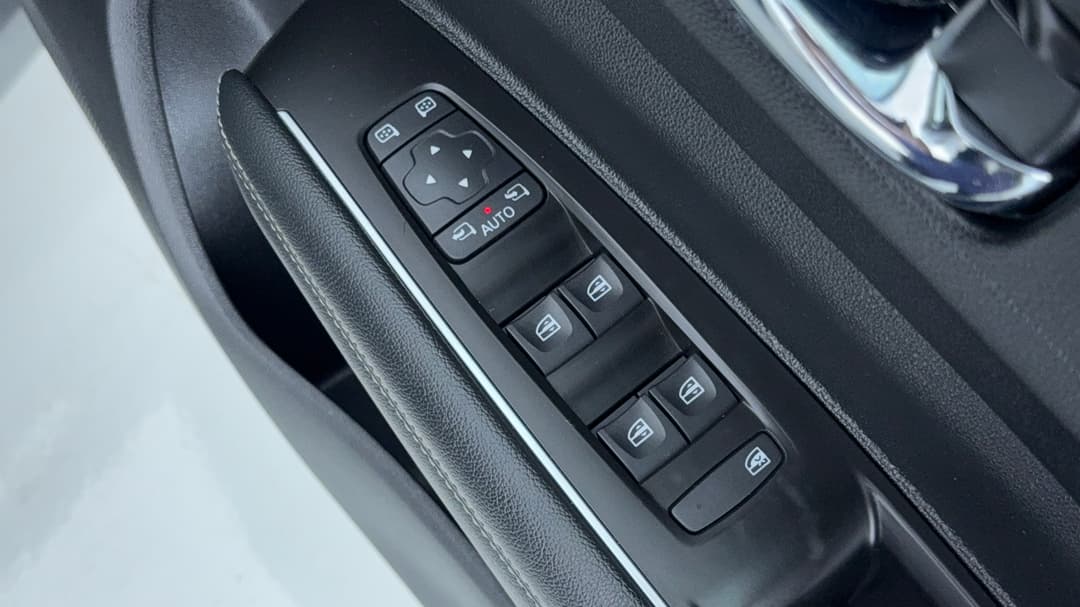 2023 Renault Koleos Zen (4x2), Automatic, 63268 km, Drivers Side Door Panel Controls
