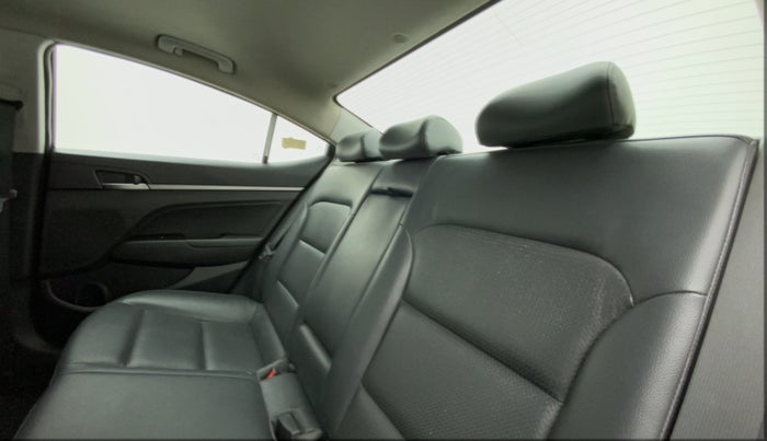 2018 Hyundai New Elantra 1.6 SX (O) AT DIESEL, Diesel, Automatic, 81,405 km, Right Side Rear Door Cabin