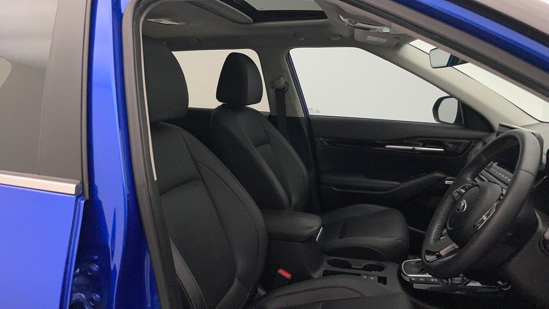 2020 Kia Seltos Gt-line (AWD), Automatic, 124078 km, Right Side Front Door Cabin View