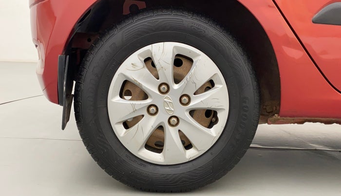 2011 Hyundai i10 MAGNA 1.2, Petrol, Manual, 1,30,587 km, Right Rear Wheel