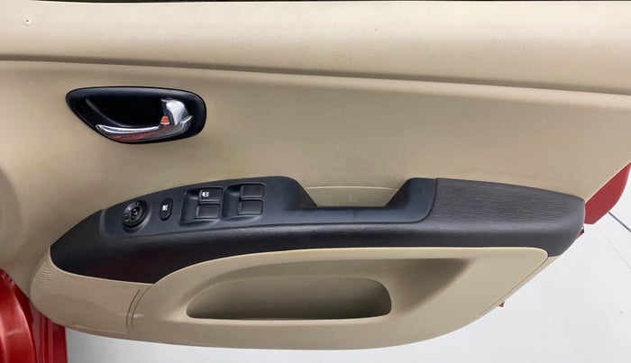 2011 Hyundai i10 MAGNA 1.2, Petrol, Manual, 1,30,587 km, Driver Side Door Panels Control