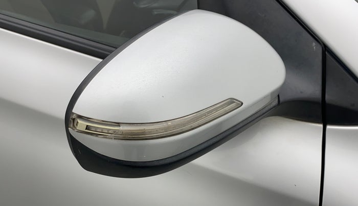 2014 Hyundai Elite i20 Sportz(O) 1.2 VTVT MT, Petrol, Manual, 85,876 km, Right rear-view mirror - Indicator light has minor damage