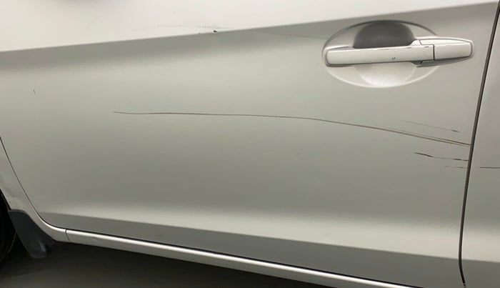 2013 Honda Amaze 1.2L I-VTEC S, Petrol, Manual, 1,00,167 km, Front passenger door - Minor scratches