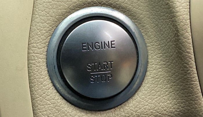 2015 Mercedes Benz C Class C 200 AVANTGARDE, Petrol, Automatic, 42,808 km, Keyless Start/ Stop Button