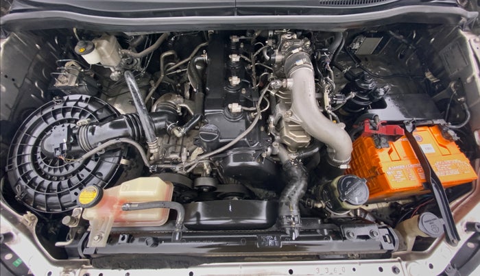 2011 Toyota Innova 2.5 V 8 STR, Diesel, Manual, 1,22,442 km, Engine Bonet View