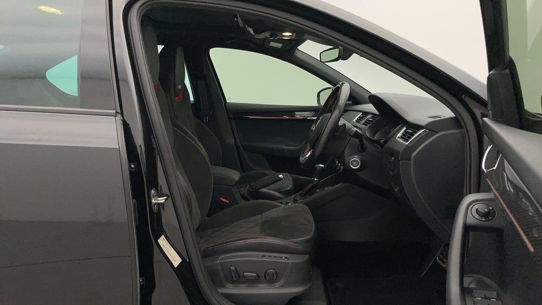 2017 SKODA Octavia Rs 169 Tsi, Automatic, 41568 km, Right Side Front Door Cabin View