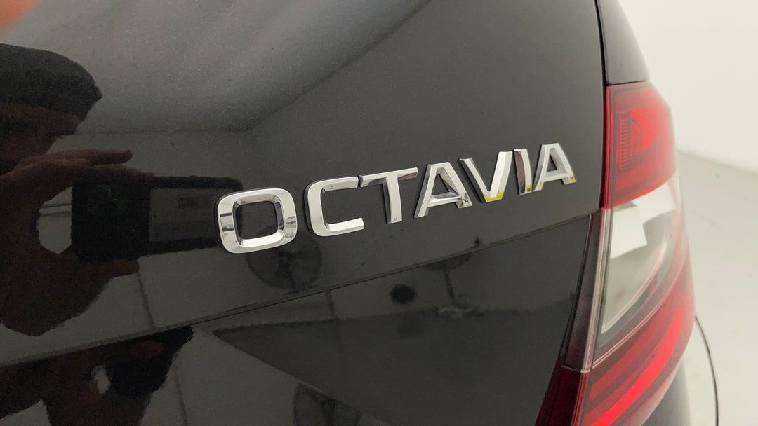 2017 SKODA Octavia Rs 169 Tsi, Automatic, 41568 km, Badge (Boot Right Side)