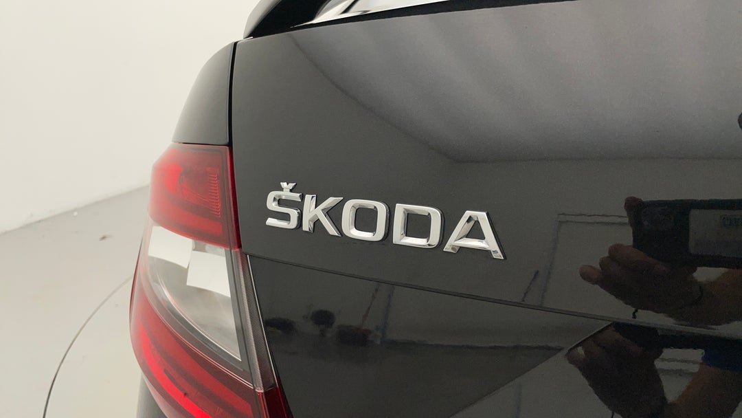 2017 SKODA Octavia Rs 169 Tsi, Automatic, 41568 km, Badge (Boot Left Side)