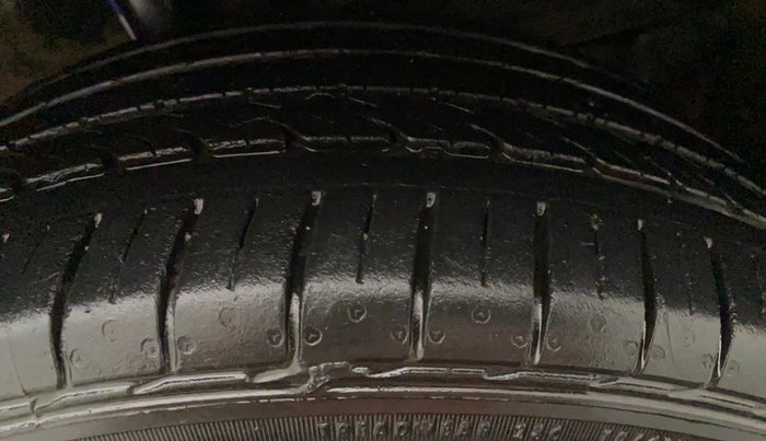2016 Maruti Baleno ZETA PETROL 1.2, Petrol, Manual, 61,118 km, Left Front Tyre Tread