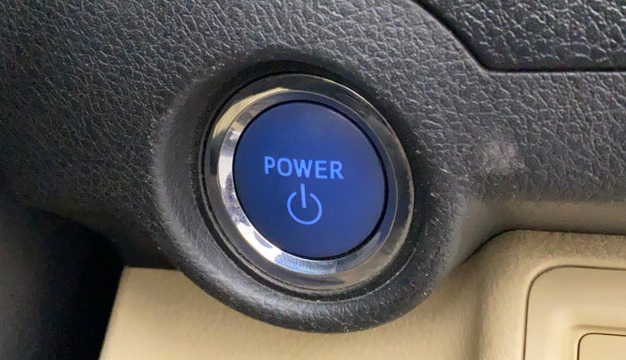 2015 Toyota Camry HYBRID AT, Petrol, Automatic, 1,52,145 km, Keyless Start/ Stop Button