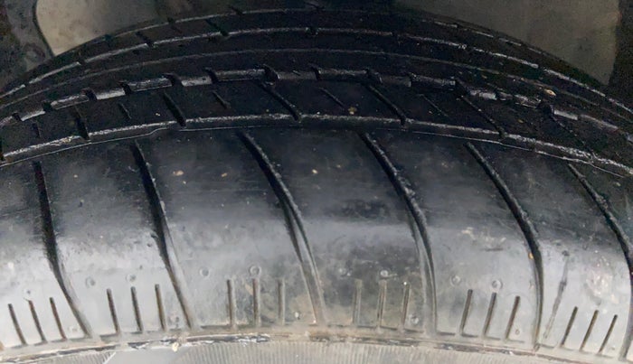 2012 Maruti SX4 ZDI, Diesel, Manual, 1,33,305 km, Left Front Tyre Tread