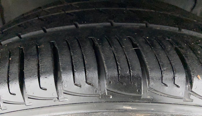 2012 Maruti SX4 ZDI, Diesel, Manual, 1,33,305 km, Right Front Tyre Tread