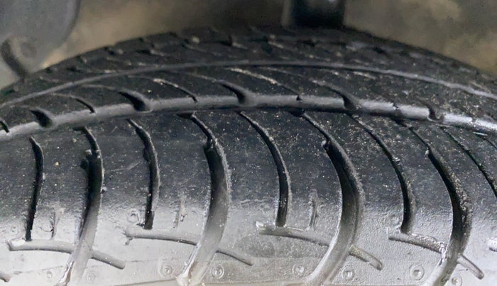 2015 Hyundai Grand i10 MAGNA 1.2 VTVT, Petrol, Manual, 49,786 km, Left Front Tyre Tread