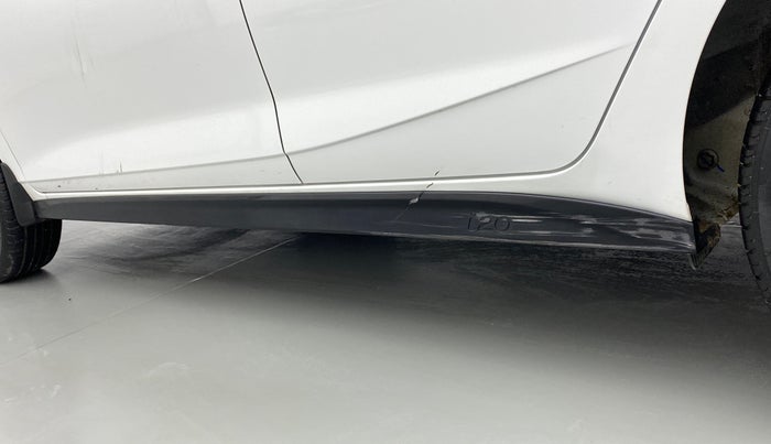 2022 Hyundai NEW I20 ASTA (O) 1.2 MT, Petrol, Manual, 19,783 km, Left running board - Minor scratches