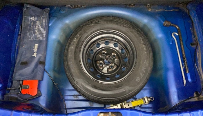 2013 Hyundai Eon ERA +, Petrol, Manual, 60,310 km, Dicky (Boot door) - Tool missing