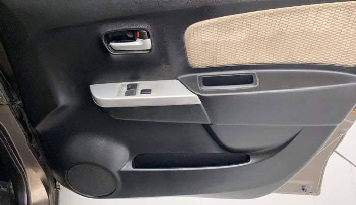 2017 Maruti Wagon R 1.0 LXI CNG, CNG, Manual, 69,567 km, Driver Side Door Panels Control
