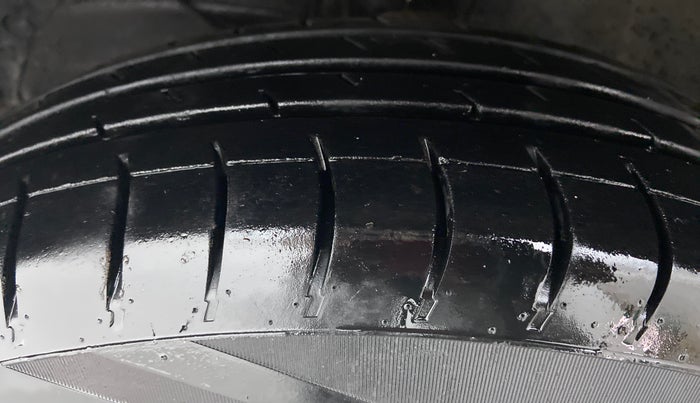 2018 Maruti Dzire VDI, Diesel, Manual, 64,722 km, Left Front Tyre Tread